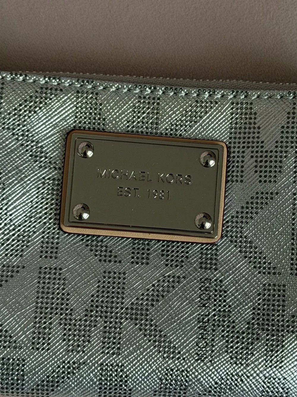 MICHAEL KORS Signature Jet Set Silver Metallic Wristlet